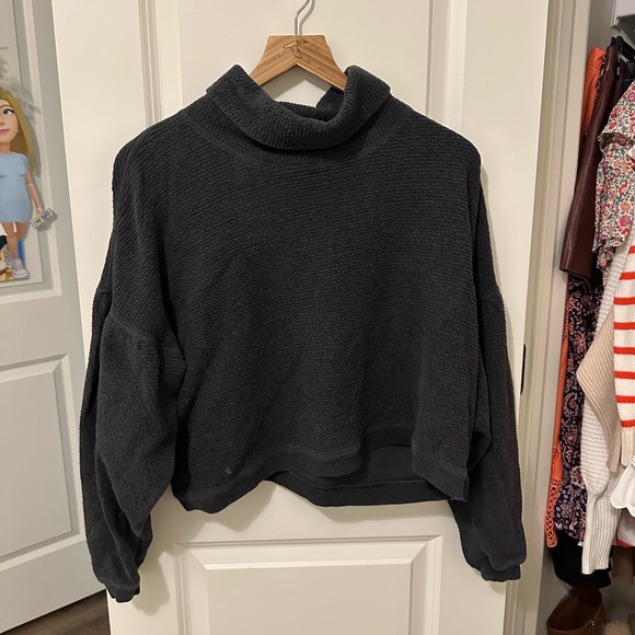 Lululemon pullover size m/l - Picture 1 of 3
